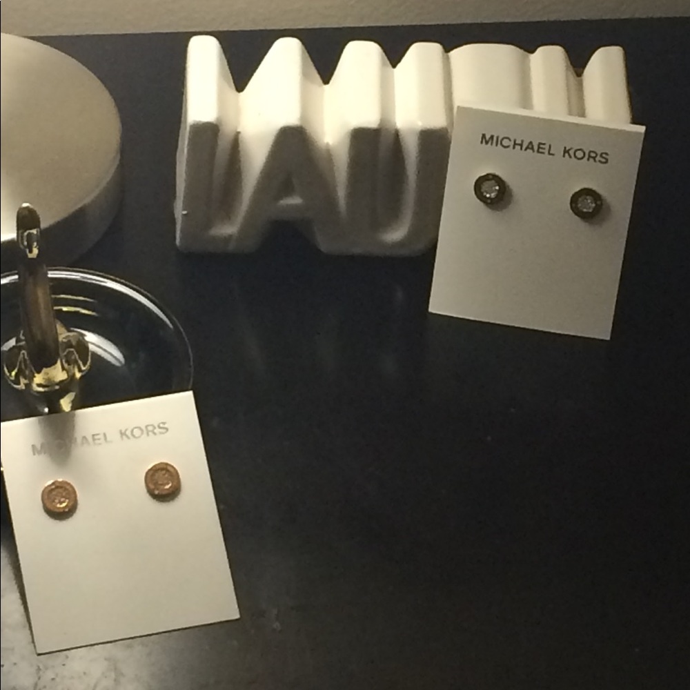 Earings - Picture 2 of 2